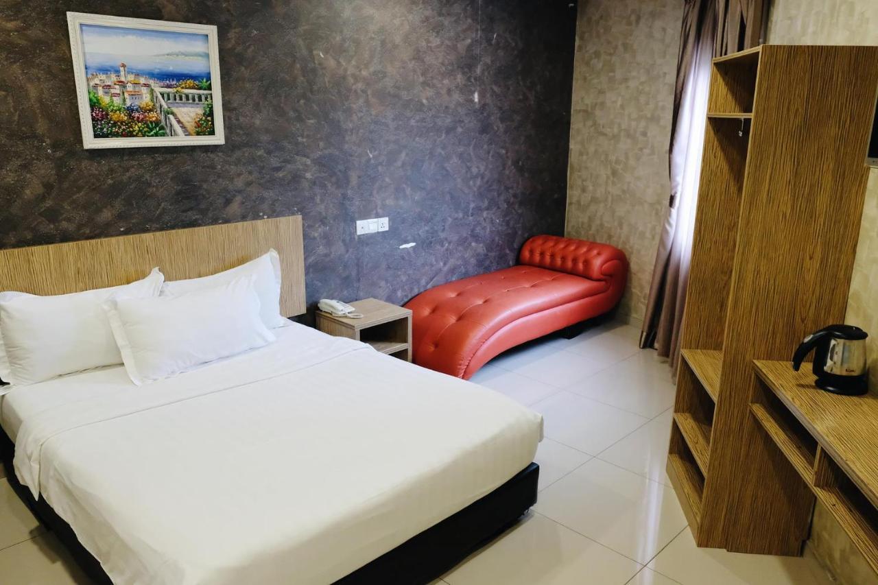 Era Plus Hotel Seri Kembangan Exterior foto