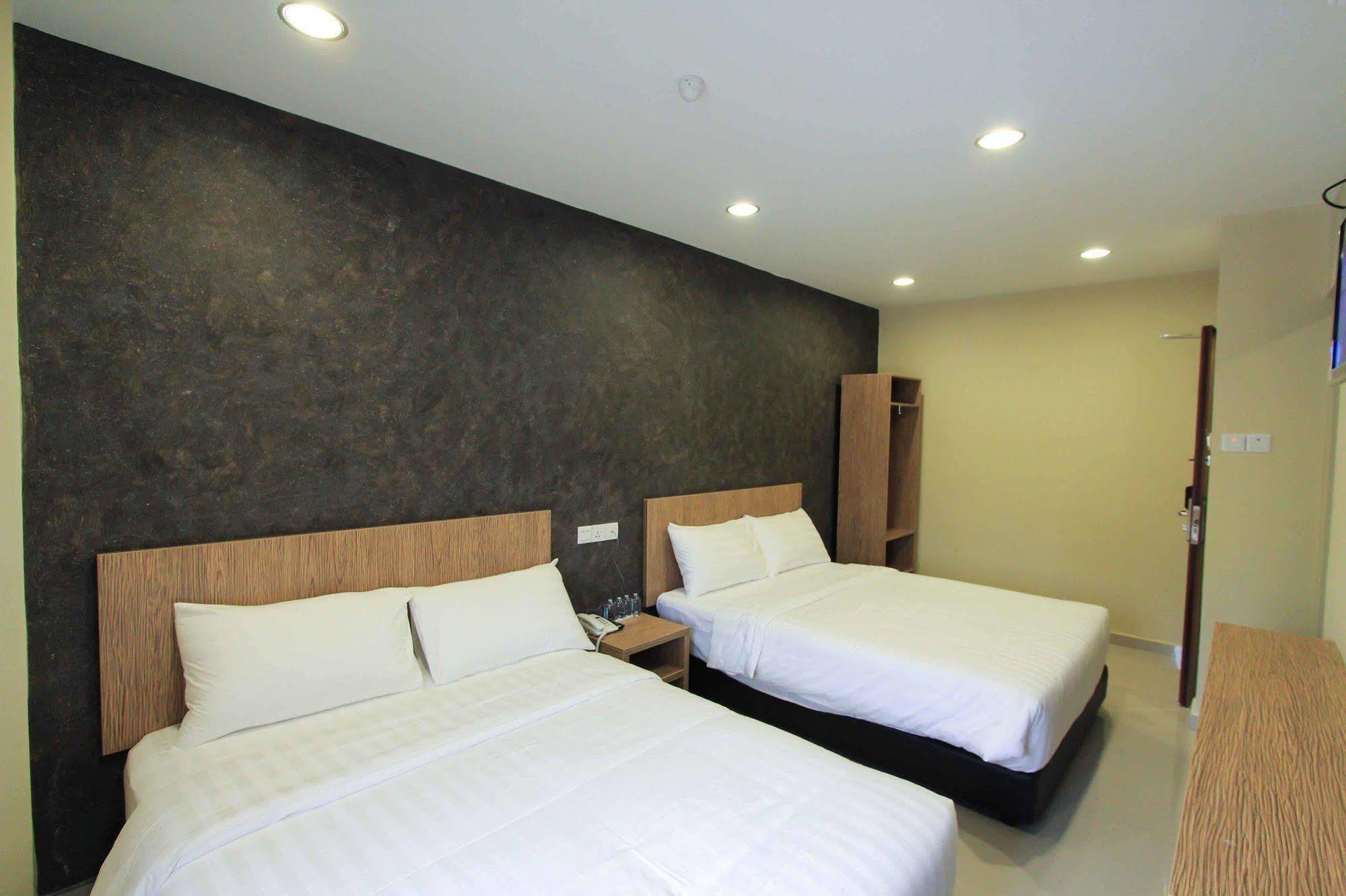 Era Plus Hotel Seri Kembangan Exterior foto